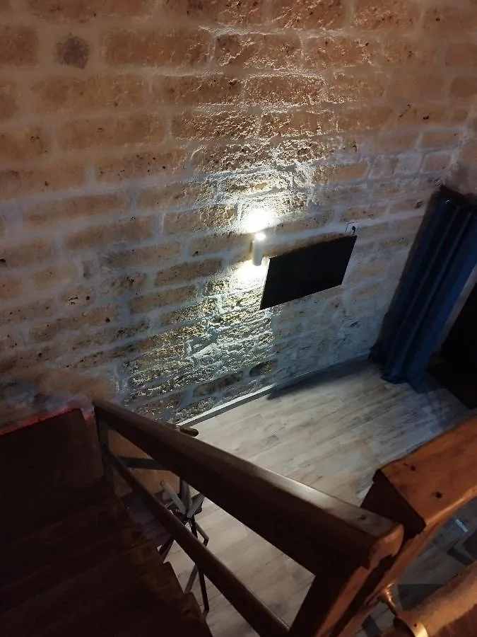 Ecce Homo Apartment Carini 0*,
