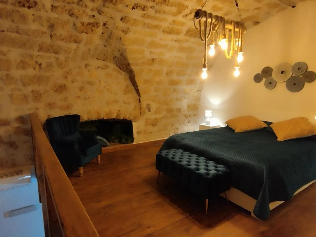 Ecce Homo Apartment Carini 0*,  Italy